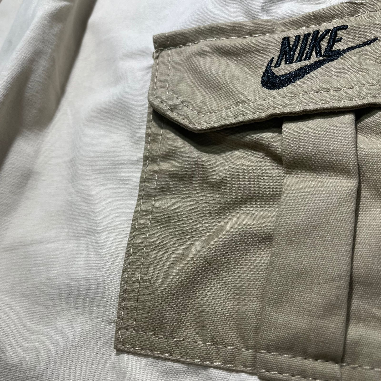 Bermuda Cargo Nike Bege - Imagem 2